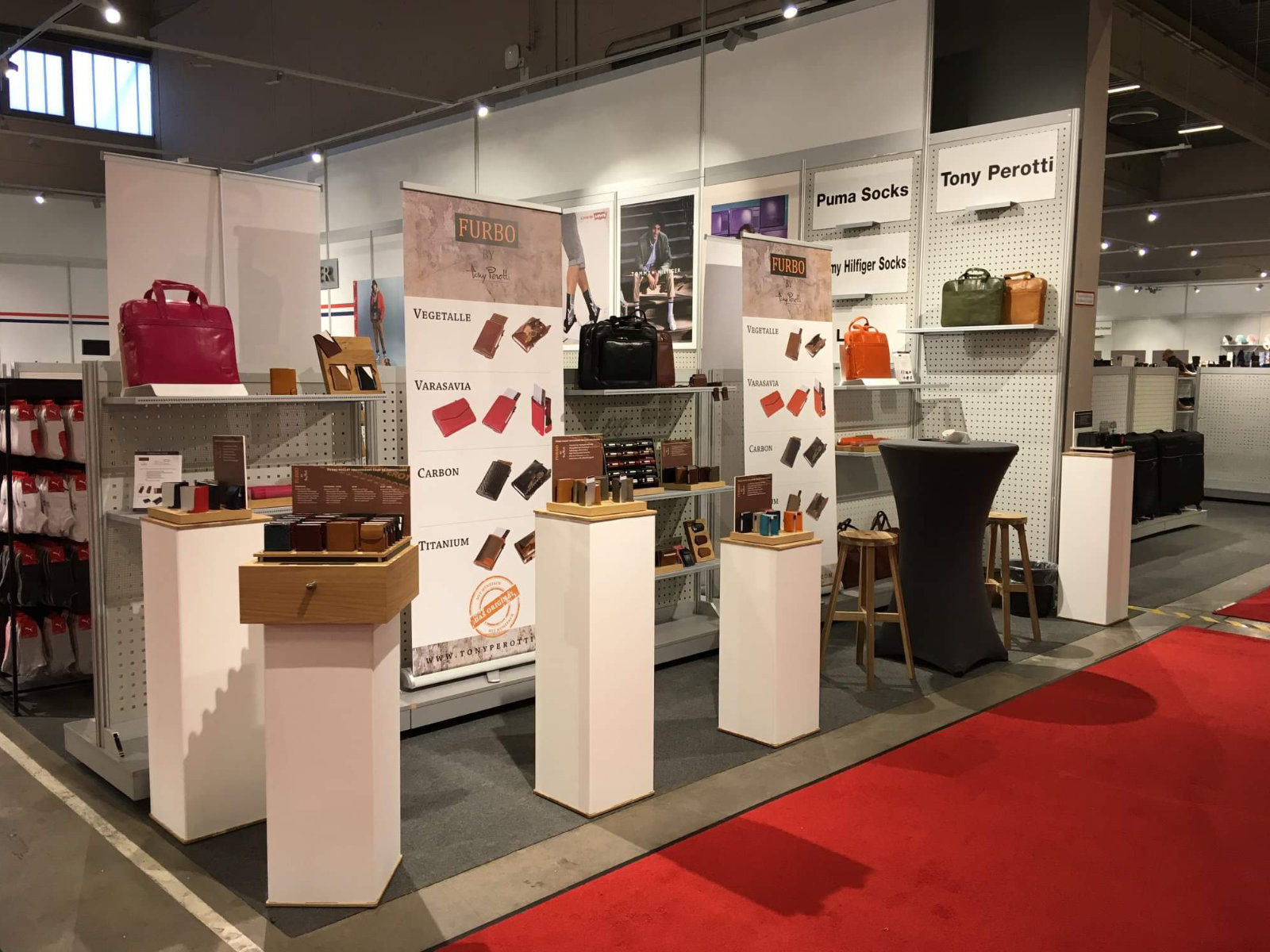 Säule für Produkt-Präsentationen und Ausstellungsstücke  80 cm | Blox Presenter 303080