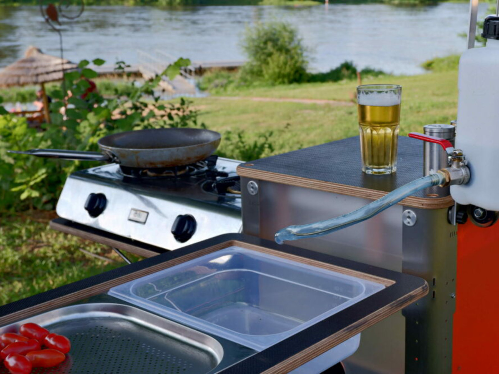 2-flix_live_camper_28