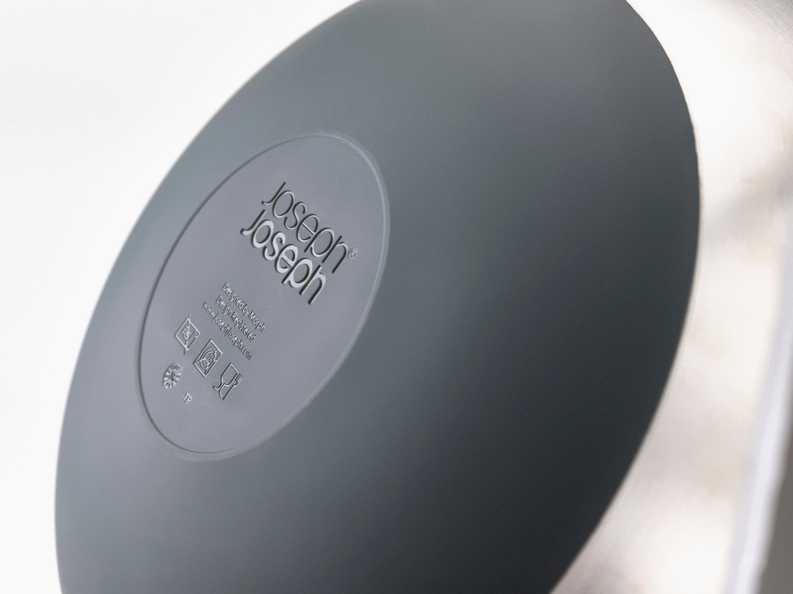 Kompaktes 9-teiliges Schüssel-Set aus Edelstahl zur Speisenzubereitung - Messbecher, Rührschüsseln, Siebe | Nest 9 Steel Bowl
