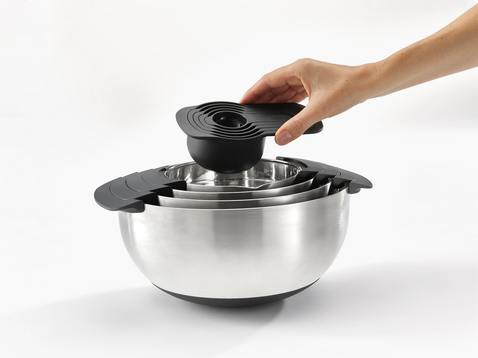 Kompaktes 9-teiliges Schüssel-Set aus Edelstahl zur Speisenzubereitung - Messbecher, Rührschüsseln, Siebe | Nest 9 Steel Bowl