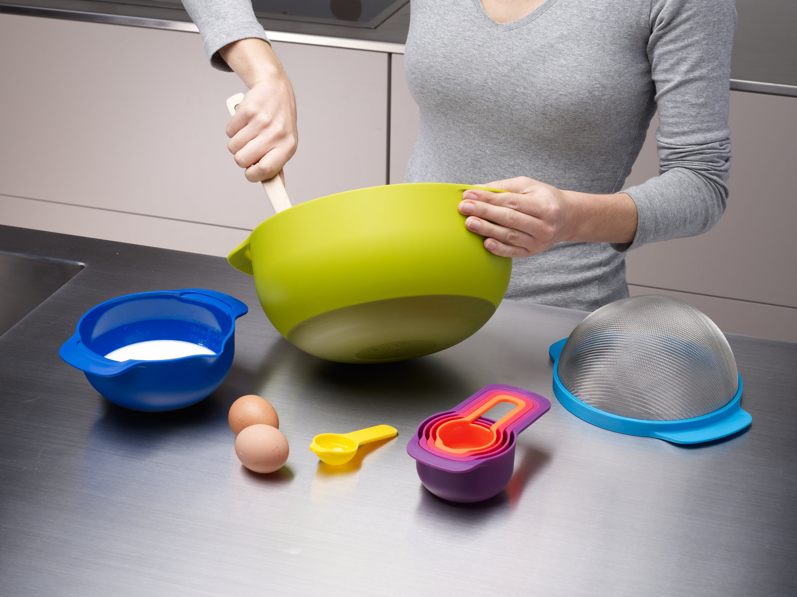 2-joseph_joseph_nest_9_plus_9-in-1-set_schuesseln-sieb_messbecher_mehrfarbig_bunt_stecken_platzsparend_26177-40031_47