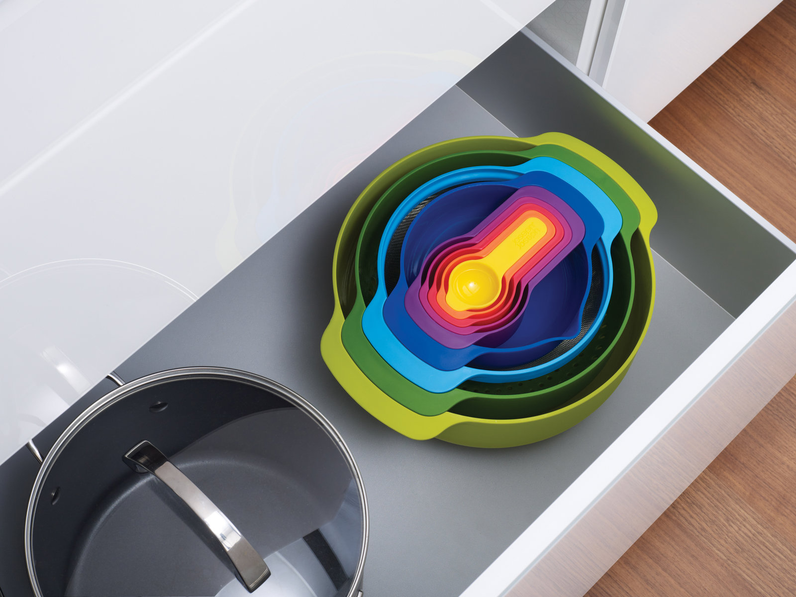 Kompaktes 9-teiliges Schüssel-Set zur Speisenzubereitung - Messbecher, Rührschüsseln, Siebe | Nest 9 Plus