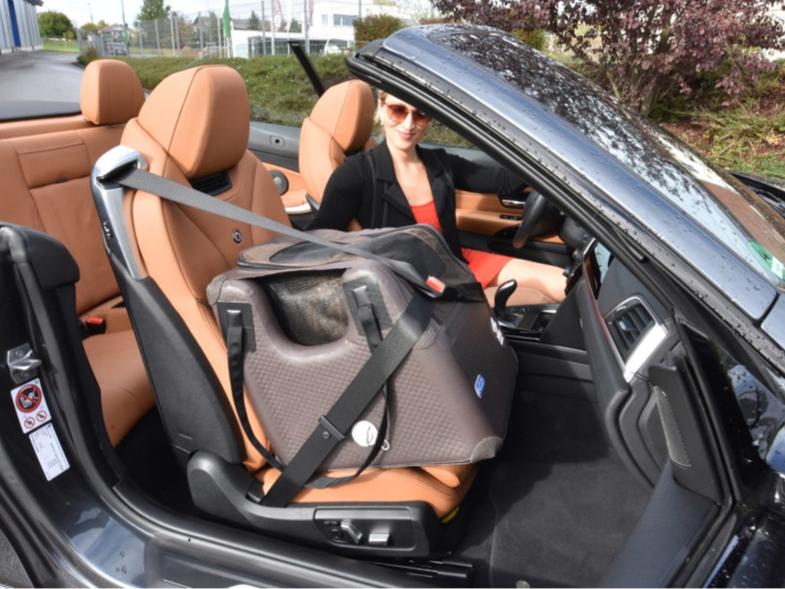 Vordersitz-Hundebox Sb Transportbox Beifahrerseite mit Airbagfunktion für Motorrad, Auto und Home Tami Seatbox